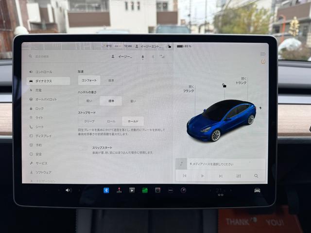 モデル３ ロングレンジ　オートパイロット／パノラマガラスルーフ／１５ｉｎセンターディスプレイ／置くだけ充電／４ＷＤ★全席シートヒーター／カードキー／アラウンドビュー／ＵＳＢ－Ｃ／Ｂｌｕｅｔｏｏｔｈ／ＬＥＤライト（33枚目）