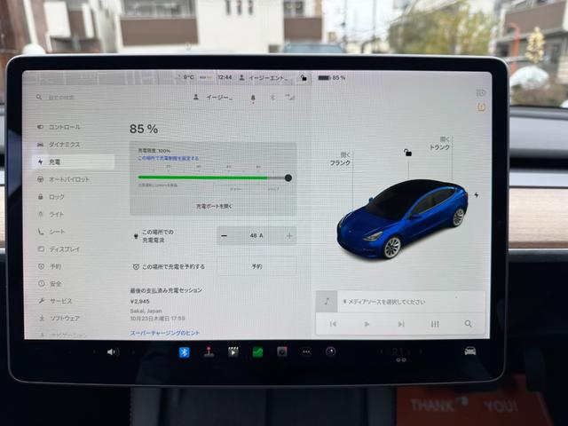 モデル３ ロングレンジ　オートパイロット／パノラマガラスルーフ／１５ｉｎセンターディスプレイ／置くだけ充電／４ＷＤ★全席シートヒーター／カードキー／アラウンドビュー／ＵＳＢ－Ｃ／Ｂｌｕｅｔｏｏｔｈ／ＬＥＤライト（34枚目）