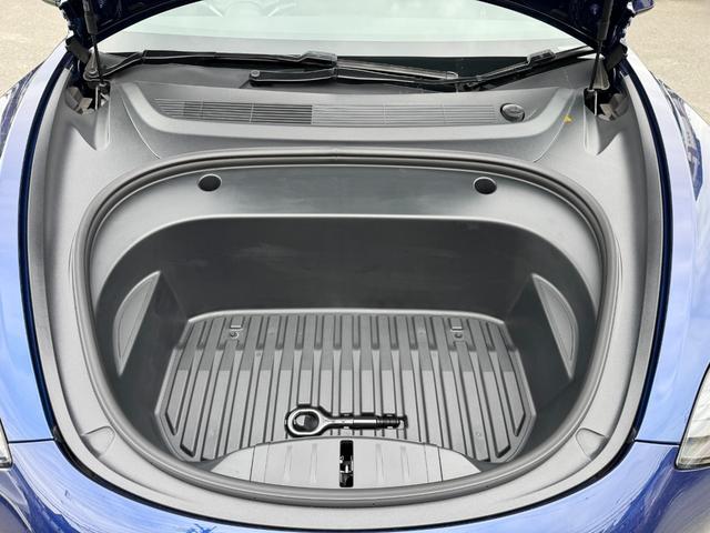 モデル３ ロングレンジ　オートパイロット／パノラマガラスルーフ／１５ｉｎセンターディスプレイ／置くだけ充電／４ＷＤ★全席シートヒーター／カードキー／アラウンドビュー／ＵＳＢ－Ｃ／Ｂｌｕｅｔｏｏｔｈ／ＬＥＤライト（55枚目）