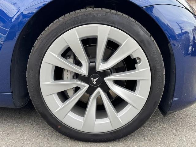 モデル３ ロングレンジ　オートパイロット／パノラマガラスルーフ／１５ｉｎセンターディスプレイ／置くだけ充電／４ＷＤ★全席シートヒーター／カードキー／アラウンドビュー／ＵＳＢ－Ｃ／Ｂｌｕｅｔｏｏｔｈ／ＬＥＤライト（59枚目）