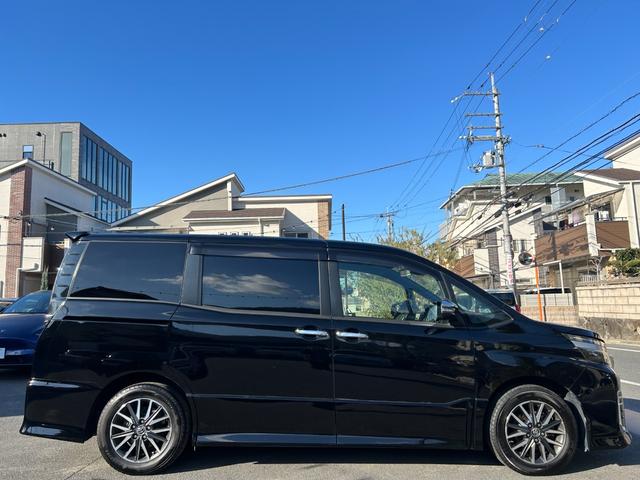 ヴォクシー ＺＳ　煌ＩＩ　ナビ／フルセグ／バックカメラ／Ｂｌｕｅｔｏｏｔｈ／両側パワースライドドア／スマートキー／衝突被害軽減／レーンキープアシスト／オートハイビーム／アイドリング／スマートキー（10枚目）