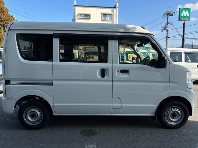 ＮＶ１００クリッパーバン ＤＸ　セーフティパッケージ　ハイルーフ　２速発進　ハイルーフ　５ＡＧＳ　キーレス　衝突軽減システム　エアコン　パワステ　盗難防止装置　光軸ダイヤル　レーンアシスト　障害物センサー　取説　軽貨物　黒ナンバー　事業用登録可（5枚目）
