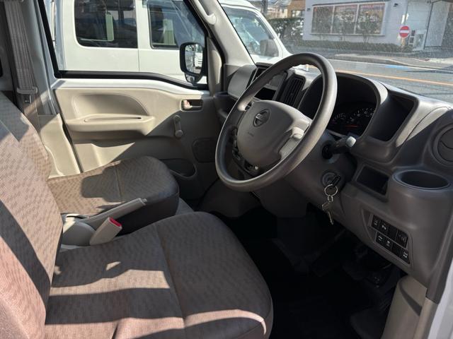 ＮＶ１００クリッパーバン ＤＸ　セーフティパッケージ　ハイルーフ　２速発進　ハイルーフ　５ＡＧＳ　キーレス　衝突軽減システム　エアコン　パワステ　盗難防止装置　光軸ダイヤル　レーンアシスト　障害物センサー　取説　軽貨物　黒ナンバー　事業用登録可（10枚目）