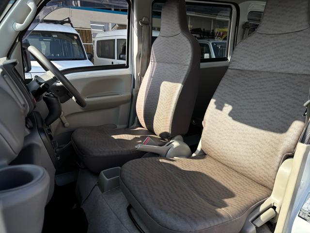 ＮＶ１００クリッパーバン ＤＸ　セーフティパッケージ　ハイルーフ　２速発進　ハイルーフ　５ＡＧＳ　キーレス　衝突軽減システム　エアコン　パワステ　盗難防止装置　光軸ダイヤル　レーンアシスト　障害物センサー　取説　軽貨物　黒ナンバー　事業用登録可（13枚目）