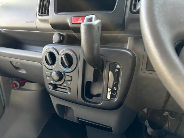 ＮＶ１００クリッパーバン ＤＸ　セーフティパッケージ　ハイルーフ　２速発進　ハイルーフ　５ＡＧＳ　キーレス　衝突軽減システム　エアコン　パワステ　盗難防止装置　光軸ダイヤル　レーンアシスト　障害物センサー　取説　軽貨物　黒ナンバー　事業用登録可（25枚目）