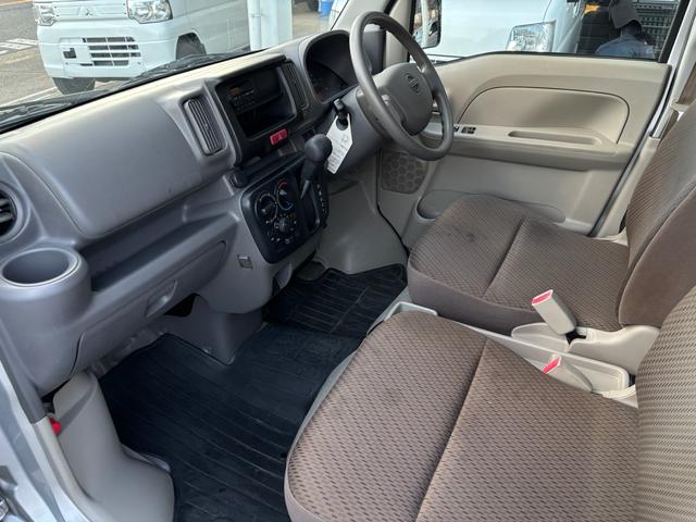 ＮＶ１００クリッパーバン ＤＸ　ＧＬパッケージ　ハイルーフ　４ＡＴ　キーレス　エアコン　パワステ　盗難防止装置　光軸ダイヤル　レーンアシスト　障害物センサー　取説　軽貨物　黒ナンバー　事業用登録可（15枚目）