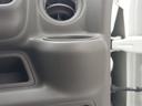 運転席にドリンクホルダー付いてます♪