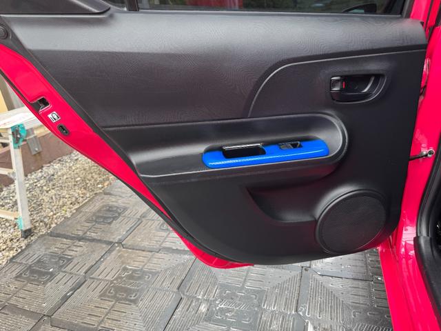 アクア Ｓ　社外１０インチナビ・デジタルインナーミラー型前後ドラレコ・後席１０インチツインモニター・ＵＳＢ／ＨＤＭＩ・クルコン・ＬＥＤフォグ・ＷＯＲＫ１６インチアルミ・シートカバー・ＧＲシフト・社外ステアリング（33枚目）