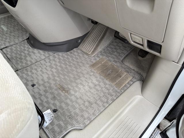 ノア Ｘ　Ｌセレクション　モデリスタフルエアロ・純正ナビ・ＴＶ・ＣＤ・ＤＶＤ再生可・後席モニター・ＥＴＣ・バックカメラ・両側スライド片側電動スライド・ＨＩＤ・スマートキー・電格ミラー・７人乗り・オートライト・保証付（12枚目）