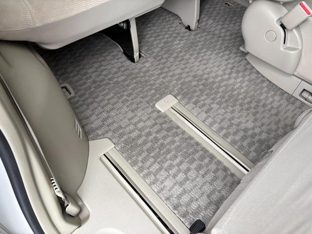 ノア Ｘ　Ｌセレクション　モデリスタフルエアロ・純正ナビ・ＴＶ・ＣＤ・ＤＶＤ再生可・後席モニター・ＥＴＣ・バックカメラ・両側スライド片側電動スライド・ＨＩＤ・スマートキー・電格ミラー・７人乗り・オートライト・保証付（30枚目）