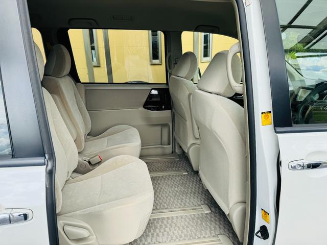 ノア X スマートエディション 純正ナビ・TV・バックカメラ・CD再生・Bluetooth・両側電動スライドドア・7人乗り・ETC・ステリモ・スマートキー・オートライト・HID・社外アルミ16インチ・保証付き(19枚目)