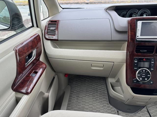 ノア X スマートエディション 純正ナビ・TV・バックカメラ・CD再生・Bluetooth・両側電動スライドドア・7人乗り・ETC・ステリモ・スマートキー・オートライト・HID・社外アルミ16インチ・保証付き(33枚目)