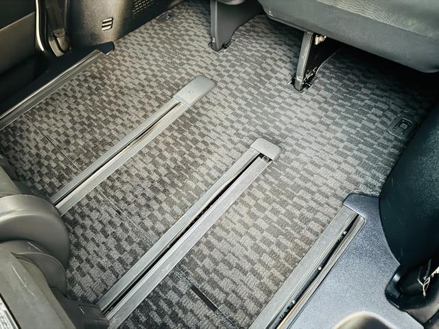 ノア Ｘ　スマートエディション　純正ナビ・ＣＤ・ＤＶＤ再生可・ＥＴＣ・バックカメラ・ドラレコ・ステリモ・両側電動スライドドア・前後クリアランスソナー・スマートキー・プッシュスタート・ＨＩＤ・電格ミラー・Ｆフォグ・保証付（31枚目）