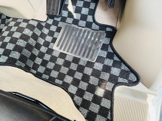 エブリイワゴン ＰＺターボスペシャル　衝突軽減ブレーキ・外品ナビ・フルセグ・ＣＤ・ＤＶＤ再生可・Ｂｌｕｅｔｏｏｔｈ・ＥＴＣ・バックカメラ・両側電動・レザー調シートカバー・ハイルーフ・ラゲージマット・ＨＩＤ・オートステップ・スマキー・保証付（15枚目）