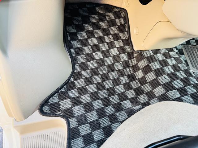 エブリイワゴン ＰＺターボスペシャル　衝突軽減ブレーキ・外品ナビ・フルセグ・ＣＤ・ＤＶＤ再生可・Ｂｌｕｅｔｏｏｔｈ・ＥＴＣ・バックカメラ・両側電動・レザー調シートカバー・ハイルーフ・ラゲージマット・ＨＩＤ・オートステップ・スマキー・保証付（19枚目）