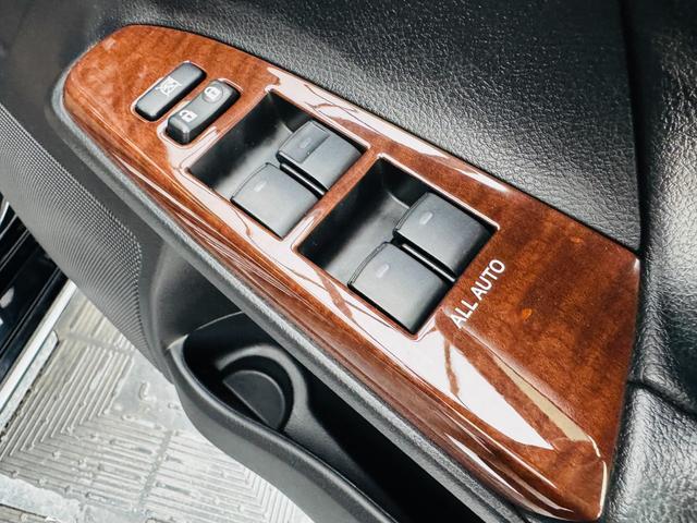 マークＸ プレミアム　社外８インチナビ・フルセグ・ＣＤ／ＤＶＤ再生可・Ｂｌｕｅｔｏｏｔｈ・バックカメラ・ＥＴＣ・クルコン・ＨＩＤ・ステリモ・オートライト・前席シートヒーター・前席パワーシート・電動リアシェード・ハーフレザー（39枚目）