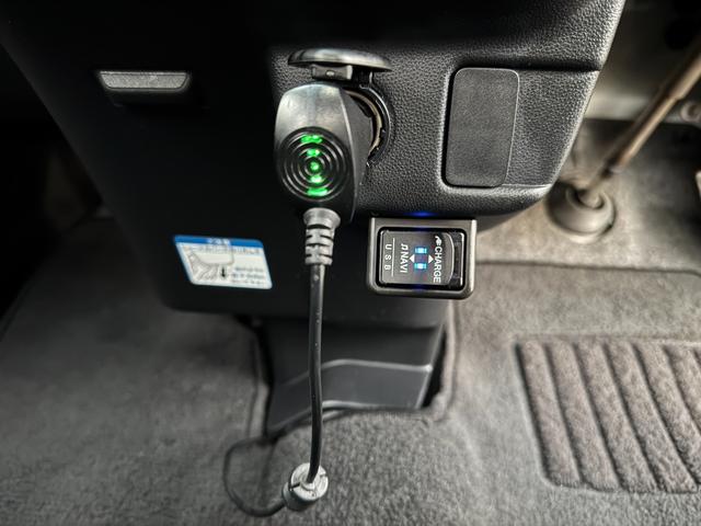 ハイゼットカーゴ クルーズターボＳＡＩＩＩ　純正ナビ・フルセグ・ＣＤ／ＤＶＤ／ＵＳＢ・Ｂｌｕｅｔｏｏｔｈ・ＥＴＣ・ＬＥＤヘッドライト・デジタルインナーミラー型前後ドラレコ・オートハイビーム・キーレス・保証付き（8枚目）