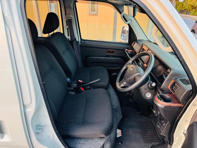 ハイゼットカーゴ クルーズターボＳＡＩＩＩ　純正ナビ・フルセグ・ＣＤ／ＤＶＤ／ＵＳＢ・Ｂｌｕｅｔｏｏｔｈ・ＥＴＣ・ＬＥＤヘッドライト・デジタルインナーミラー型前後ドラレコ・オートハイビーム・キーレス・保証付き（12枚目）