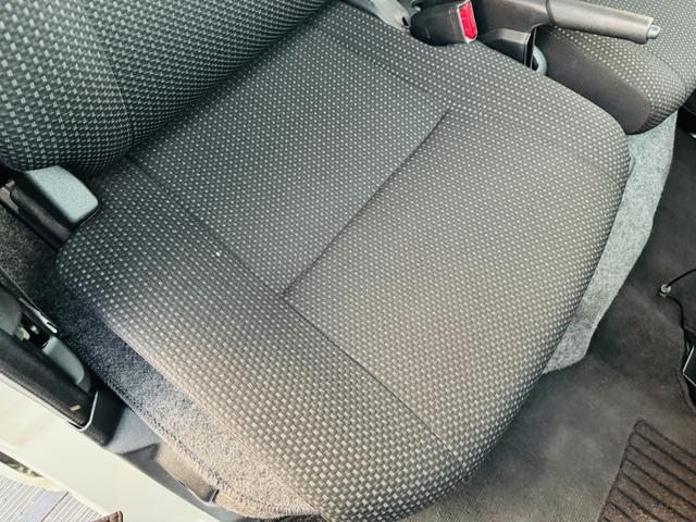 ハイゼットカーゴ クルーズターボＳＡＩＩＩ　純正ナビ・フルセグ・ＣＤ／ＤＶＤ／ＵＳＢ・Ｂｌｕｅｔｏｏｔｈ・ＥＴＣ・ＬＥＤヘッドライト・デジタルインナーミラー型前後ドラレコ・オートハイビーム・キーレス・保証付き（13枚目）