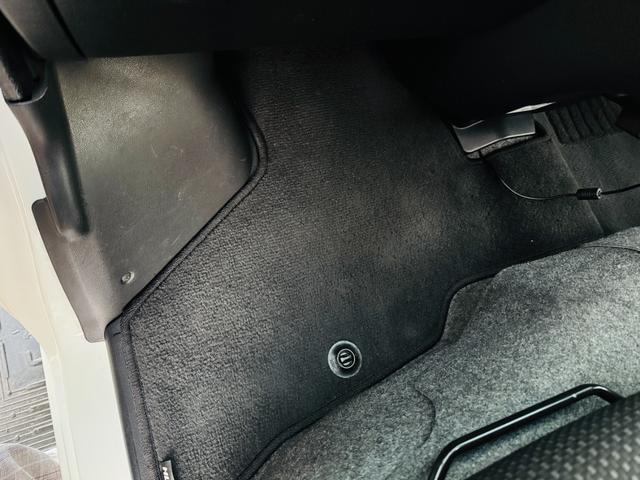 ハイゼットカーゴ クルーズターボＳＡＩＩＩ　純正ナビ・フルセグ・ＣＤ／ＤＶＤ／ＵＳＢ・Ｂｌｕｅｔｏｏｔｈ・ＥＴＣ・ＬＥＤヘッドライト・デジタルインナーミラー型前後ドラレコ・オートハイビーム・キーレス・保証付き（18枚目）