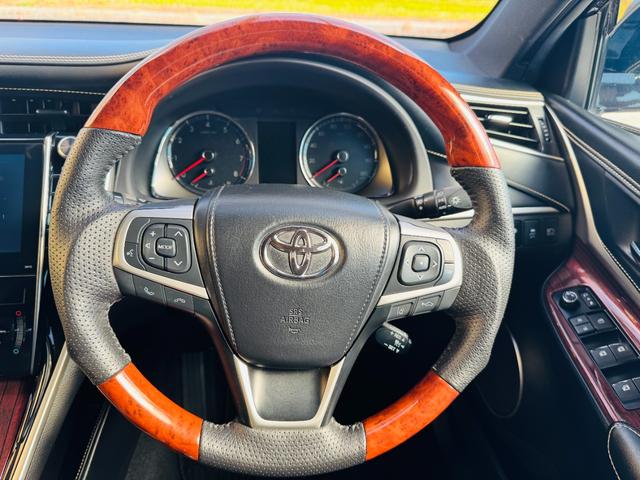 ハリアー プレミアム　アドバンスドパッケージ　衝突軽減ブレーキ・４ＷＤ・モデリスタフルエアロ・メーカーナビ・ＪＢＬ・ＣＤ・ＤＶＤ・Ｂｌｕｅｔｏｏｔｈ・フルセグ・全周囲カメラ・ＡＣＣ・パワーバックドア・置くだけ充電・外品ステアリング／シフトノブ（5枚目）