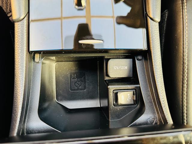 ハリアー プレミアム　アドバンスドパッケージ　衝突軽減ブレーキ・４ＷＤ・モデリスタフルエアロ・メーカーナビ・ＪＢＬ・ＣＤ・ＤＶＤ・Ｂｌｕｅｔｏｏｔｈ・フルセグ・全周囲カメラ・ＡＣＣ・パワーバックドア・置くだけ充電・外品ステアリング／シフトノブ（11枚目）