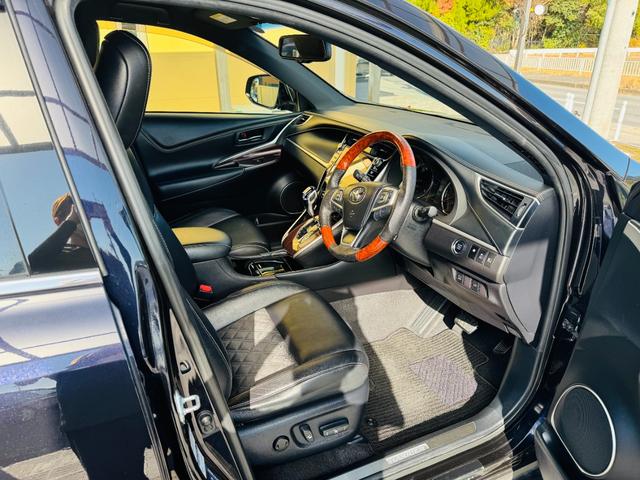 ハリアー プレミアム　アドバンスドパッケージ　衝突軽減ブレーキ・４ＷＤ・モデリスタフルエアロ・メーカーナビ・ＪＢＬ・ＣＤ・ＤＶＤ・Ｂｌｕｅｔｏｏｔｈ・フルセグ・全周囲カメラ・ＡＣＣ・パワーバックドア・置くだけ充電・外品ステアリング／シフトノブ（13枚目）