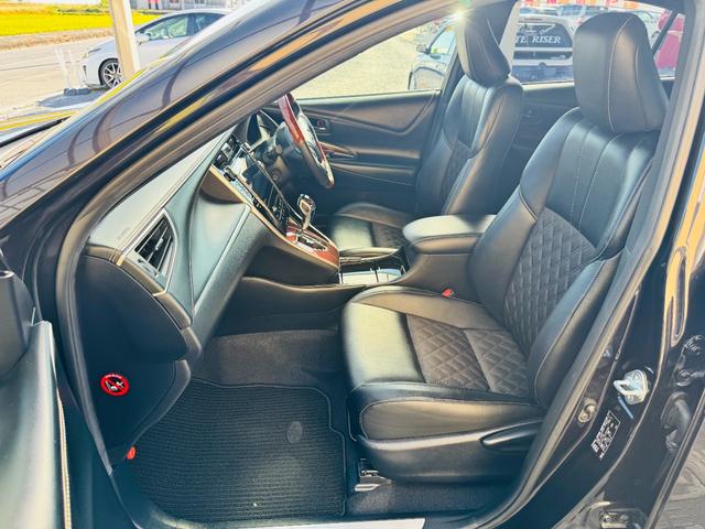 ハリアー プレミアム　アドバンスドパッケージ　衝突軽減ブレーキ・４ＷＤ・モデリスタフルエアロ・メーカーナビ・ＪＢＬ・ＣＤ・ＤＶＤ・Ｂｌｕｅｔｏｏｔｈ・フルセグ・全周囲カメラ・ＡＣＣ・パワーバックドア・置くだけ充電・外品ステアリング／シフトノブ（18枚目）