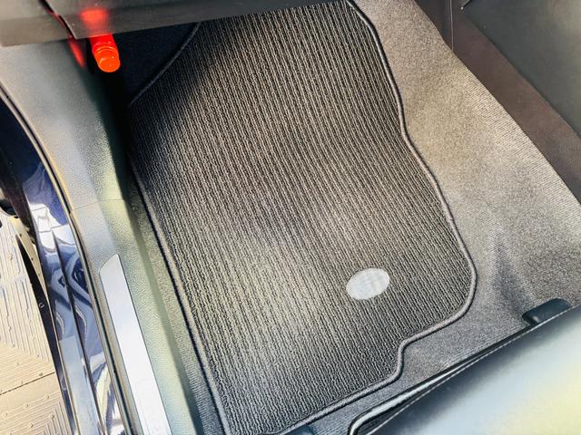 ハリアー プレミアム　アドバンスドパッケージ　衝突軽減ブレーキ・４ＷＤ・モデリスタフルエアロ・メーカーナビ・ＪＢＬ・ＣＤ・ＤＶＤ・Ｂｌｕｅｔｏｏｔｈ・フルセグ・全周囲カメラ・ＡＣＣ・パワーバックドア・置くだけ充電・外品ステアリング／シフトノブ（20枚目）