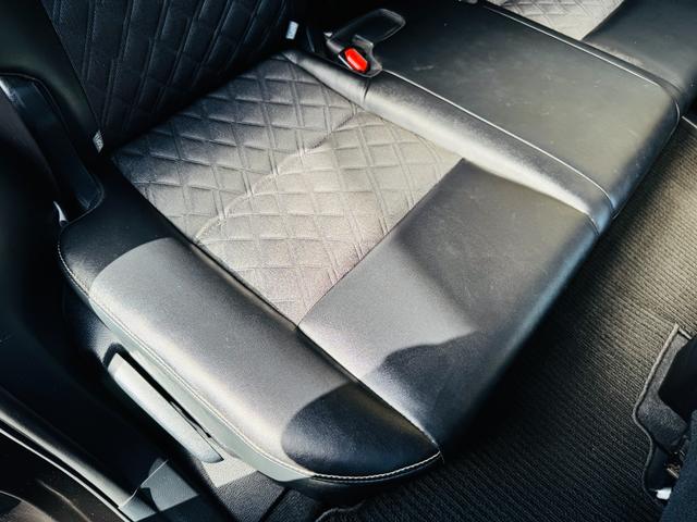 ハリアー プレミアム　アドバンスドパッケージ　衝突軽減ブレーキ・４ＷＤ・モデリスタフルエアロ・メーカーナビ・ＪＢＬ・ＣＤ・ＤＶＤ・Ｂｌｕｅｔｏｏｔｈ・フルセグ・全周囲カメラ・ＡＣＣ・パワーバックドア・置くだけ充電・外品ステアリング／シフトノブ（23枚目）