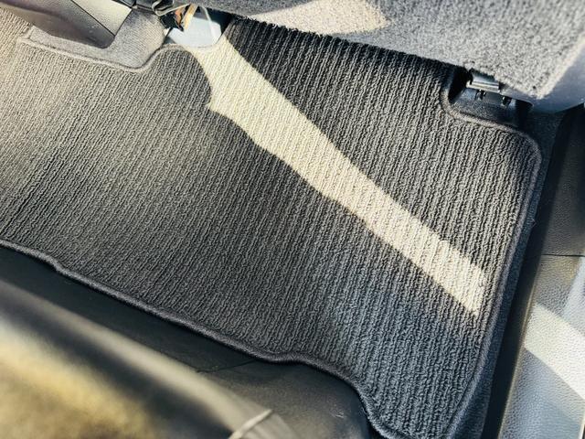 ハリアー プレミアム　アドバンスドパッケージ　衝突軽減ブレーキ・４ＷＤ・モデリスタフルエアロ・メーカーナビ・ＪＢＬ・ＣＤ・ＤＶＤ・Ｂｌｕｅｔｏｏｔｈ・フルセグ・全周囲カメラ・ＡＣＣ・パワーバックドア・置くだけ充電・外品ステアリング／シフトノブ（24枚目）