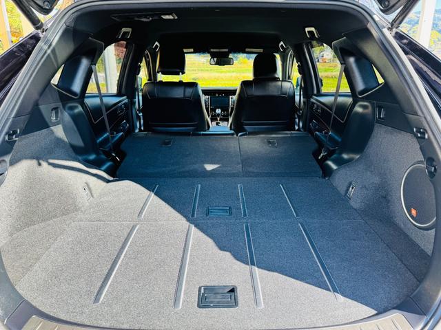 ハリアー プレミアム　アドバンスドパッケージ　衝突軽減ブレーキ・４ＷＤ・モデリスタフルエアロ・メーカーナビ・ＪＢＬ・ＣＤ・ＤＶＤ・Ｂｌｕｅｔｏｏｔｈ・フルセグ・全周囲カメラ・ＡＣＣ・パワーバックドア・置くだけ充電・外品ステアリング／シフトノブ（32枚目）