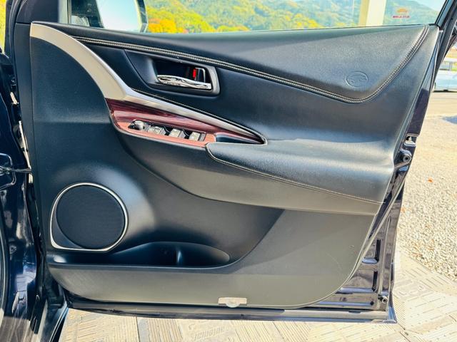 ハリアー プレミアム　アドバンスドパッケージ　衝突軽減ブレーキ・４ＷＤ・モデリスタフルエアロ・メーカーナビ・ＪＢＬ・ＣＤ・ＤＶＤ・Ｂｌｕｅｔｏｏｔｈ・フルセグ・全周囲カメラ・ＡＣＣ・パワーバックドア・置くだけ充電・外品ステアリング／シフトノブ（34枚目）