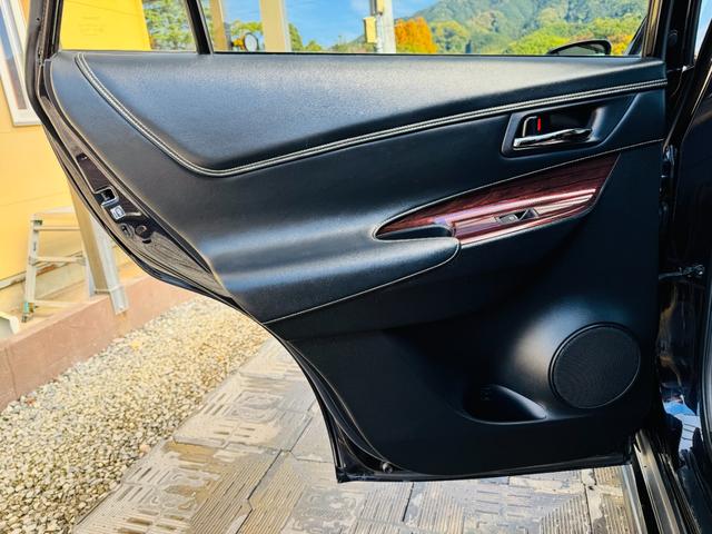 ハリアー プレミアム　アドバンスドパッケージ　衝突軽減ブレーキ・４ＷＤ・モデリスタフルエアロ・メーカーナビ・ＪＢＬ・ＣＤ・ＤＶＤ・Ｂｌｕｅｔｏｏｔｈ・フルセグ・全周囲カメラ・ＡＣＣ・パワーバックドア・置くだけ充電・外品ステアリング／シフトノブ（35枚目）