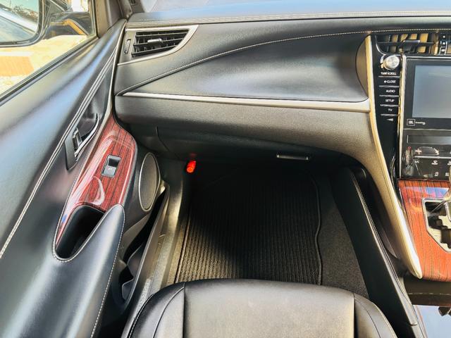 ハリアー プレミアム　アドバンスドパッケージ　衝突軽減ブレーキ・４ＷＤ・モデリスタフルエアロ・メーカーナビ・ＪＢＬ・ＣＤ・ＤＶＤ・Ｂｌｕｅｔｏｏｔｈ・フルセグ・全周囲カメラ・ＡＣＣ・パワーバックドア・置くだけ充電・外品ステアリング／シフトノブ（37枚目）