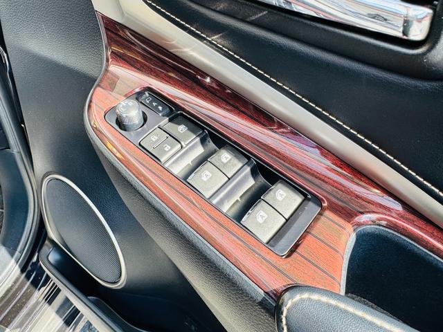 ハリアー プレミアム　アドバンスドパッケージ　衝突軽減ブレーキ・４ＷＤ・モデリスタフルエアロ・メーカーナビ・ＪＢＬ・ＣＤ・ＤＶＤ・Ｂｌｕｅｔｏｏｔｈ・フルセグ・全周囲カメラ・ＡＣＣ・パワーバックドア・置くだけ充電・外品ステアリング／シフトノブ（43枚目）