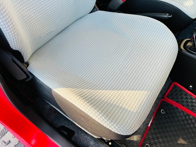 アルト Ｆ　５速ＭＴ・純正オーディオ・ＣＤ再生可・キーレス・ＥＴＣ・外品ＬＥＤライト・ＲＡＹＳ１５インチアルミ・Ｐｉｖｏｔタコメーター・メガネガーニッシュ・車検Ｒ９年９月・保証付（11枚目）