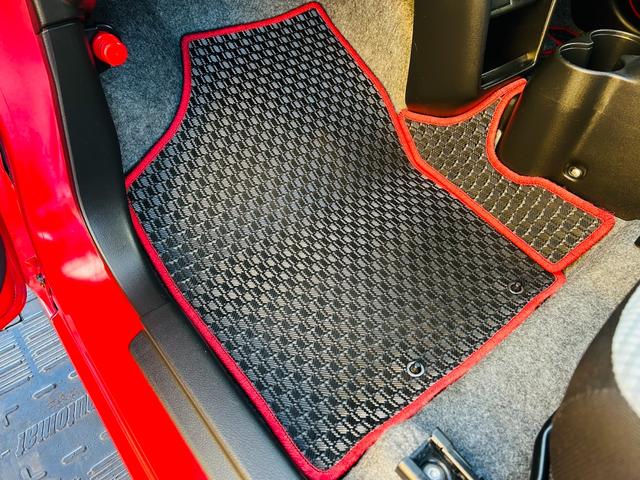 アルト Ｆ　５速ＭＴ・純正オーディオ・ＣＤ再生可・キーレス・ＥＴＣ・外品ＬＥＤライト・ＲＡＹＳ１５インチアルミ・Ｐｉｖｏｔタコメーター・メガネガーニッシュ・車検Ｒ９年９月・保証付（16枚目）