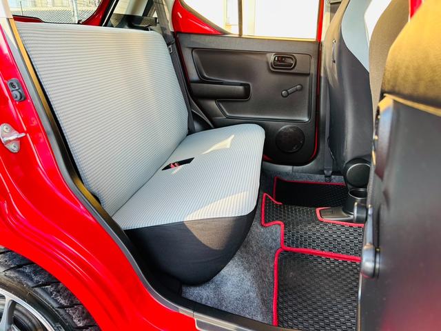 アルト Ｆ　５速ＭＴ・純正オーディオ・ＣＤ再生可・キーレス・ＥＴＣ・外品ＬＥＤライト・ＲＡＹＳ１５インチアルミ・Ｐｉｖｏｔタコメーター・メガネガーニッシュ・車検Ｒ９年９月・保証付（22枚目）