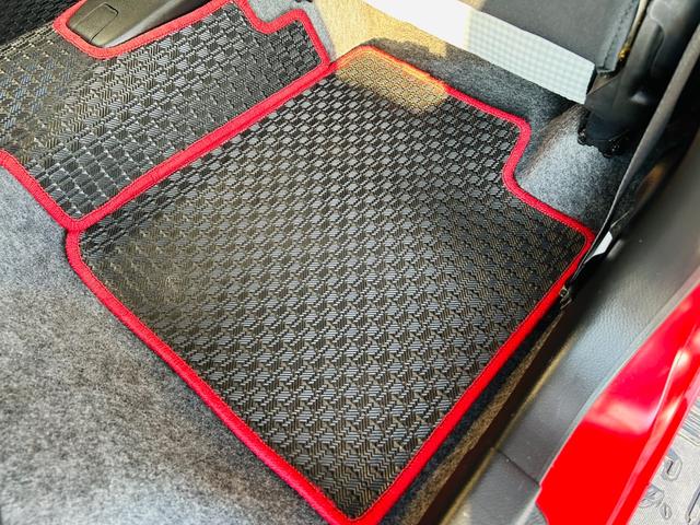 アルト Ｆ　５速ＭＴ・純正オーディオ・ＣＤ再生可・キーレス・ＥＴＣ・外品ＬＥＤライト・ＲＡＹＳ１５インチアルミ・Ｐｉｖｏｔタコメーター・メガネガーニッシュ・車検Ｒ９年９月・保証付（24枚目）