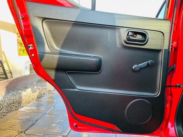 アルト Ｆ　５速ＭＴ・純正オーディオ・ＣＤ再生可・キーレス・ＥＴＣ・外品ＬＥＤライト・ＲＡＹＳ１５インチアルミ・Ｐｉｖｏｔタコメーター・メガネガーニッシュ・車検Ｒ９年９月・保証付（30枚目）