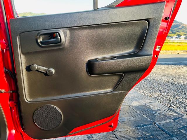 アルト Ｆ　５速ＭＴ・純正オーディオ・ＣＤ再生可・キーレス・ＥＴＣ・外品ＬＥＤライト・ＲＡＹＳ１５インチアルミ・Ｐｉｖｏｔタコメーター・メガネガーニッシュ・車検Ｒ９年９月・保証付（31枚目）