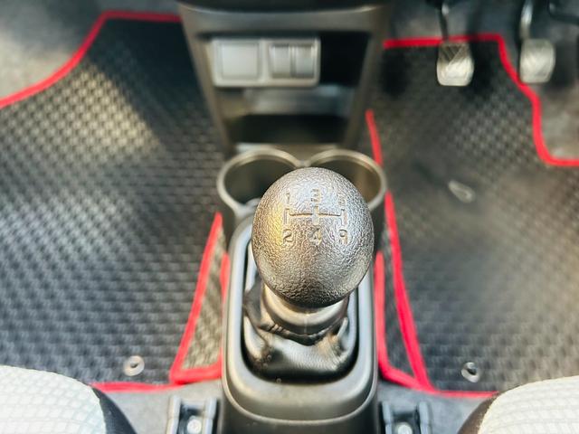 アルト Ｆ　５速ＭＴ・純正オーディオ・ＣＤ再生可・キーレス・ＥＴＣ・外品ＬＥＤライト・ＲＡＹＳ１５インチアルミ・Ｐｉｖｏｔタコメーター・メガネガーニッシュ・車検Ｒ９年９月・保証付（38枚目）