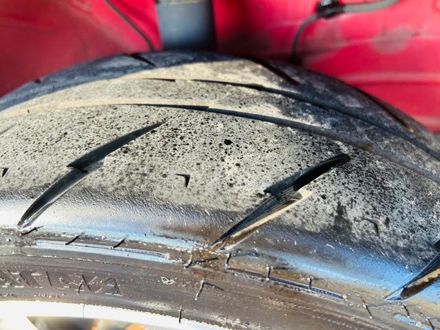 アルト Ｆ　５速ＭＴ・純正オーディオ・ＣＤ再生可・キーレス・ＥＴＣ・外品ＬＥＤライト・ＲＡＹＳ１５インチアルミ・Ｐｉｖｏｔタコメーター・メガネガーニッシュ・車検Ｒ９年９月・保証付（56枚目）