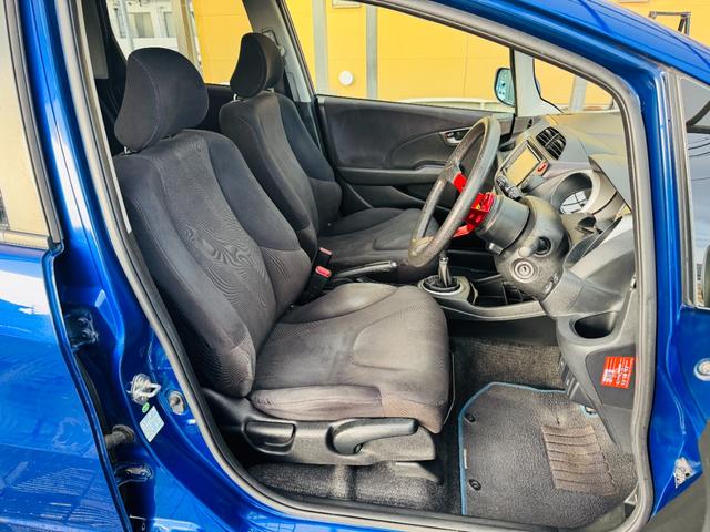 フィット RS 5速MT・CUSCO車高調・OMPステアリング・TRUSTマフラー・WORK15インチAW・外品ナビ・TV・オートライト・HID・キーレス・Fフォグ・電格ミラー(10枚目)