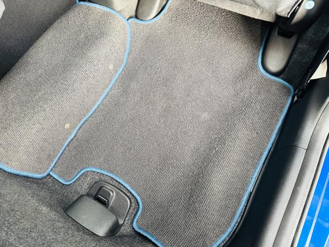 フィット RS 5速MT・CUSCO車高調・OMPステアリング・TRUSTマフラー・WORK15インチAW・外品ナビ・TV・オートライト・HID・キーレス・Fフォグ・電格ミラー(20枚目)