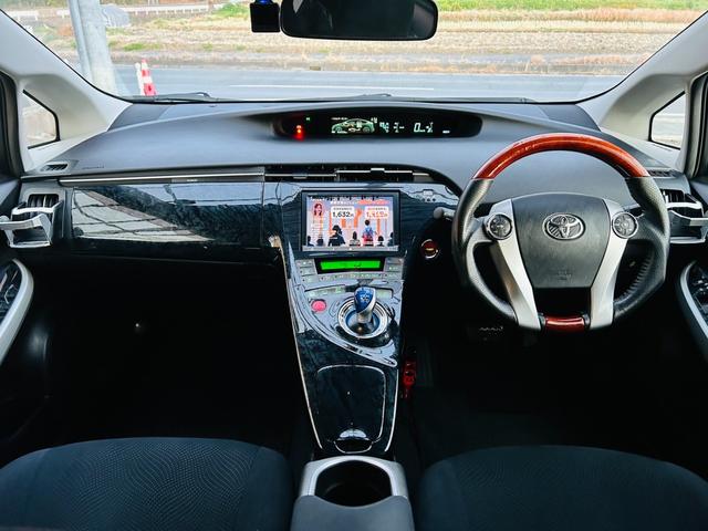 プリウス Sツーリングセレクション モデリスタエアロ・社外20インチアルミ・社外マフラー・社外ステアリング・リアスポ・純8インチナビ・フルセグ・CD/DVD再生可・Bluetooth・バックカメラ・ETC・ドラレコ・リアスモ・保証付き(4枚目)