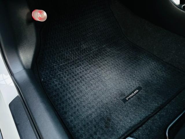 プリウス Sツーリングセレクション モデリスタエアロ・社外20インチアルミ・社外マフラー・社外ステアリング・リアスポ・純8インチナビ・フルセグ・CD/DVD再生可・Bluetooth・バックカメラ・ETC・ドラレコ・リアスモ・保証付き(19枚目)