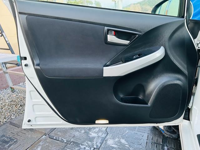 プリウス Sツーリングセレクション モデリスタエアロ・社外20インチアルミ・社外マフラー・社外ステアリング・リアスポ・純8インチナビ・フルセグ・CD/DVD再生可・Bluetooth・バックカメラ・ETC・ドラレコ・リアスモ・保証付き(31枚目)