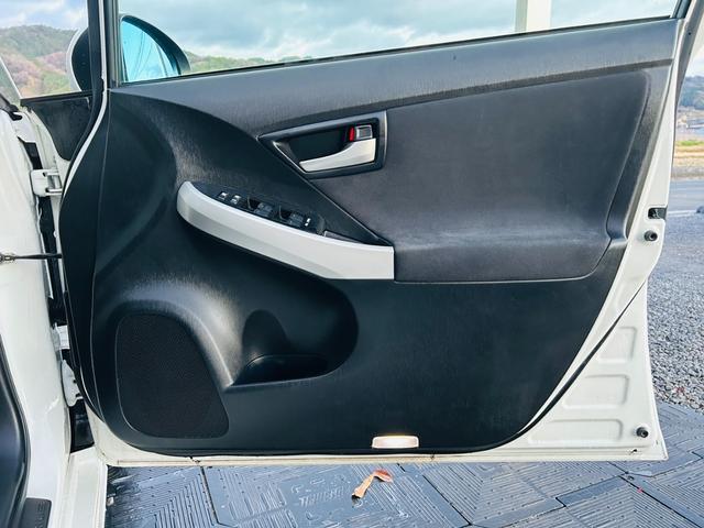 プリウス Sツーリングセレクション モデリスタエアロ・社外20インチアルミ・社外マフラー・社外ステアリング・リアスポ・純8インチナビ・フルセグ・CD/DVD再生可・Bluetooth・バックカメラ・ETC・ドラレコ・リアスモ・保証付き(32枚目)